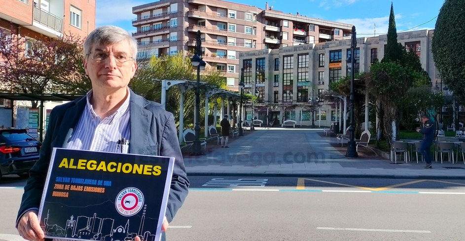 En la imagen Ángel Herreros, líder de la Plataforma Salvar Torrelavega de una ZBE ruinosa- La Plataforma asegura que la ordenanza de la ZBE 'arrastra' a Torrelavega "al precipicio económico"