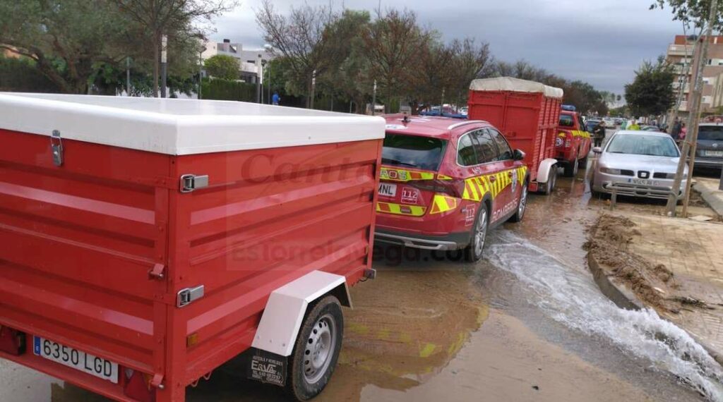 Bomberos y voluntarios cántabros ya trabajan en la zona de la DANA