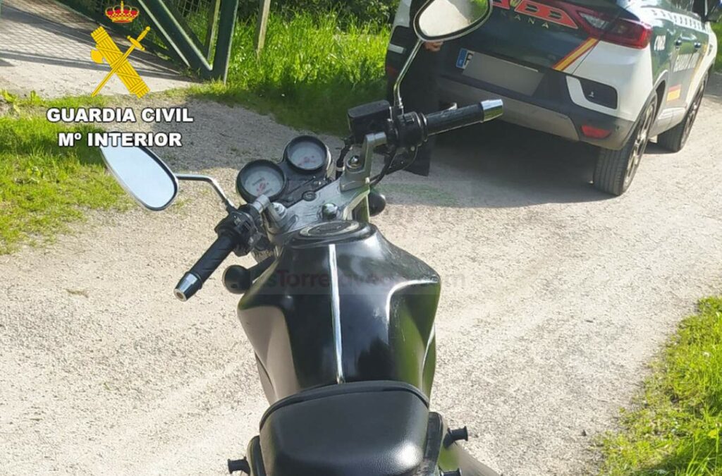 Detenido en Sarón por conducción temeraria sin carnet y con la matrícula falsificada