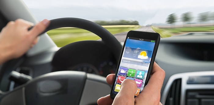 Distraccion-movil-700x-1-optimized