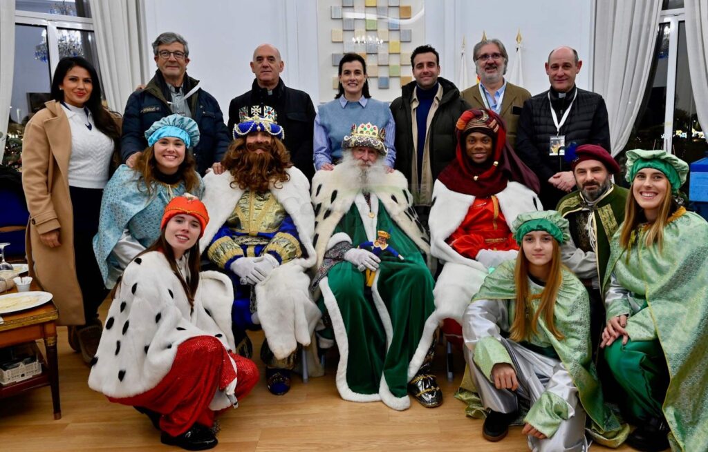 En las imágenes las Cabalgatas de Santander y San Vicente de la Barquera